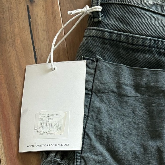 One Teaspoon Rollers Distressed Jean Shorts NWT - Picture 5 of 7